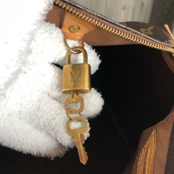 Louis Vuitton Speedy 30 Handbag. Brown & Tan, Monogram. 12 x 9 x 8. Good Shape. - Picture 8 of 16